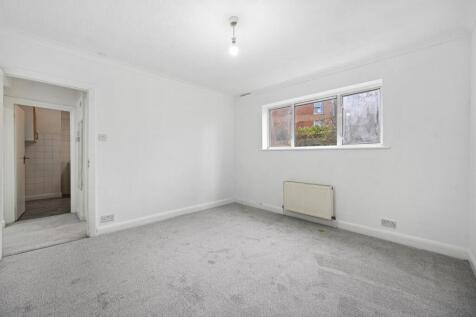 RCREA- 19 rosemont court- bedroom A6 (1).jpg