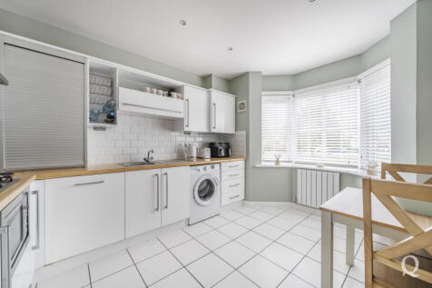 394b42fd-9a25-472...