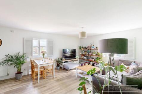 Lounge/dining/kitchen area