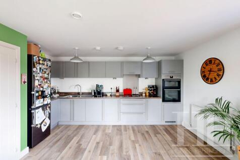 Lounge/dining/kitchen area