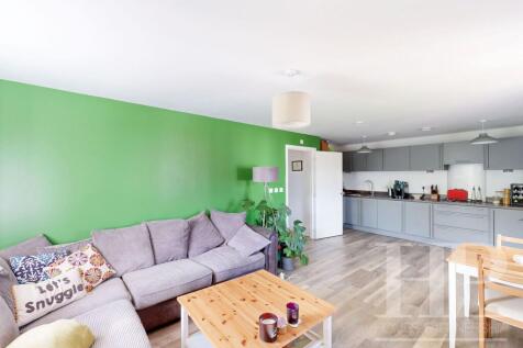 Lounge/dining/kitchen area