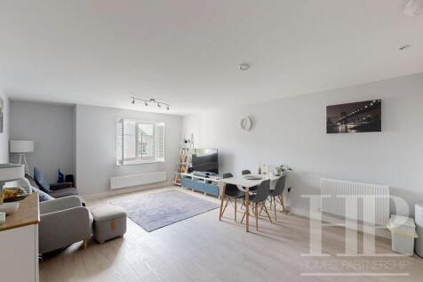 Lounge/dining/kitchen area