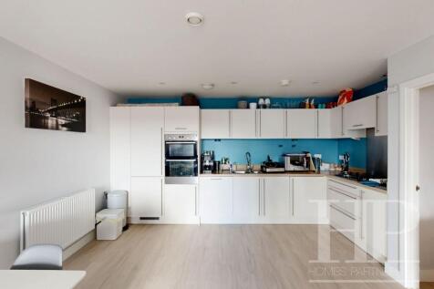 Lounge/dining/kitchen area