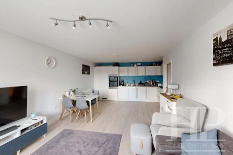 Lounge/dining/kitchen area