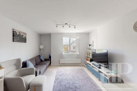 Lounge/dining/kitchen area