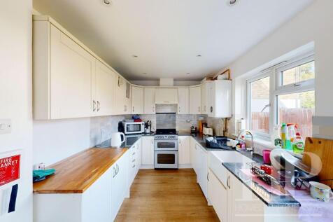 COMMUNAL KITCHEN/LIVING AREA