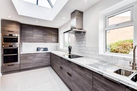 LOUNGE / KITCHEN / DINING AREA