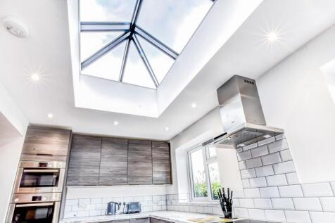 LOUNGE / KITCHEN / DINING AREA