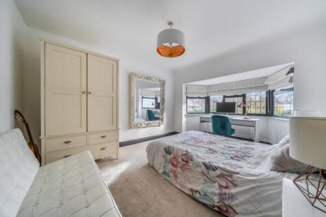 1374280-18-690e5d...