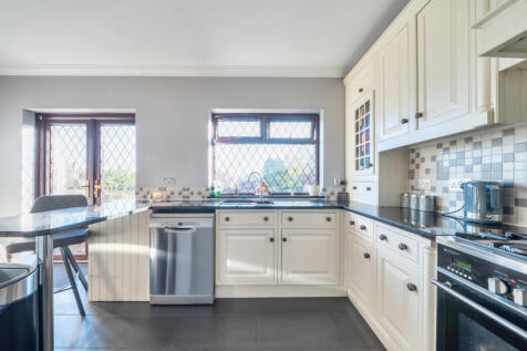 1385377-8-69302cb...