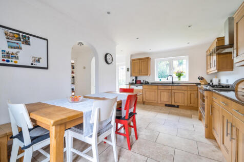 1364073-6-68ed8cc...