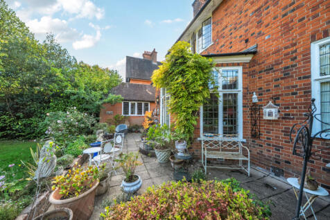 1359007-6-68dbedc...