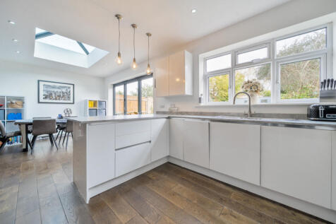 1372316-26-690b47...