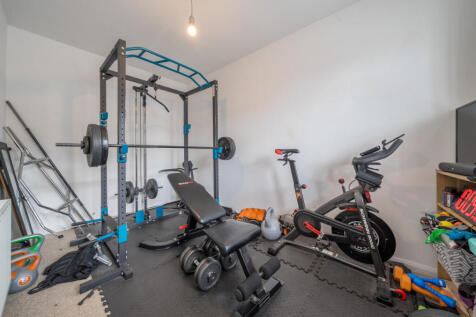 1372316-11-690b46...