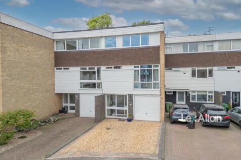 Ferndale Close Hagley 2.jpg