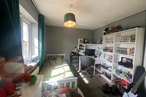 Bedroom 1.JPG