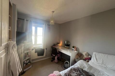 Bedroom 2.JPG