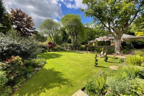 Enclosed Courtyard &amp; Grounds