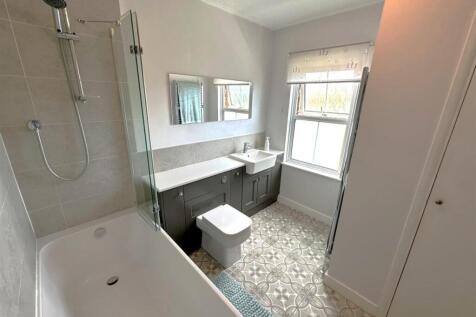 Bathroom 1.jpg