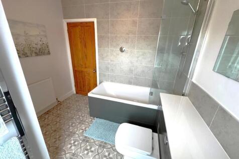 Bathroom 2.jpg