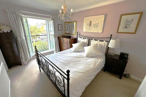 Master Bedroom 1.jpg