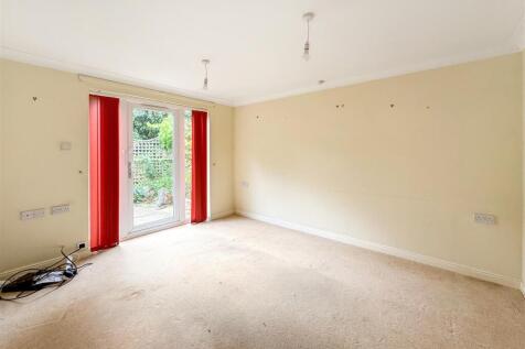 GROUND FLOOR BEDROOM/SECOND RECEPTION SPACE