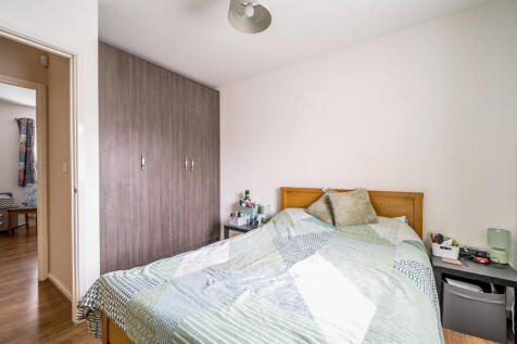 1372083-7-68fa507...