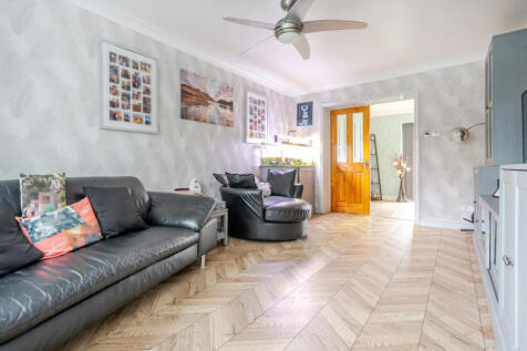 1373658-9-6908cdc...