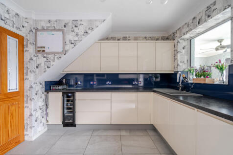 1373658-1-6908cc7...