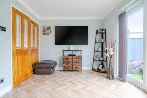 1373658-5-6908ccb...