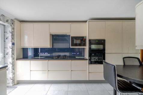 1373658-3-6908cc8...