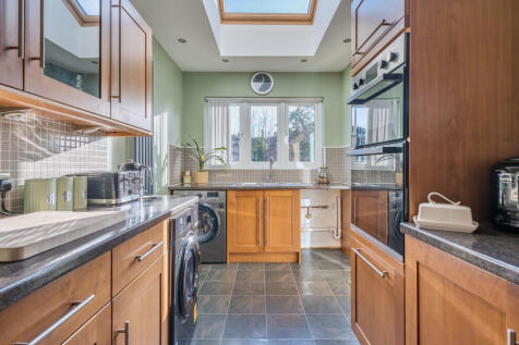 1396046-7-695e647...