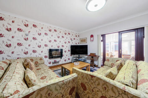 1312423-8-685bbfb...