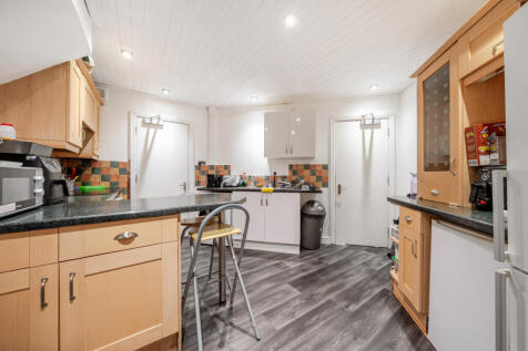 1369307-7-6908c65...