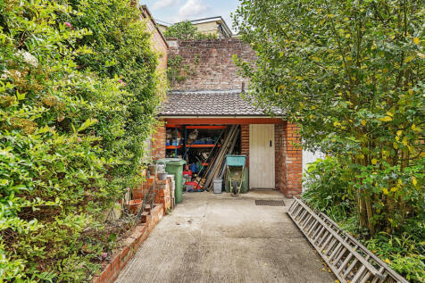 1307153-3-684feab...