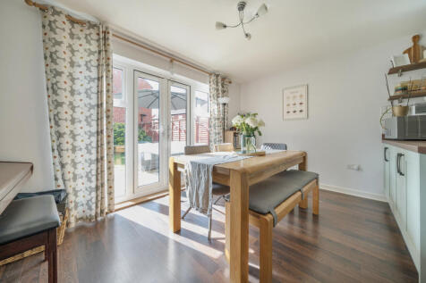 1348318-4-68cd67d...