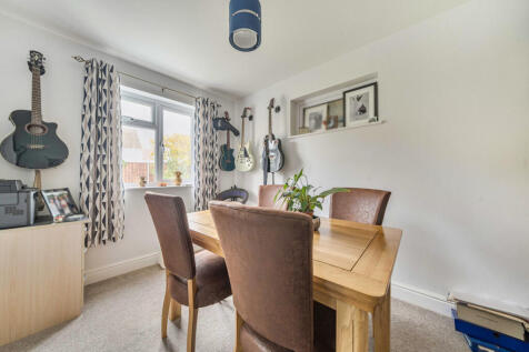 1374344-12-6900db...