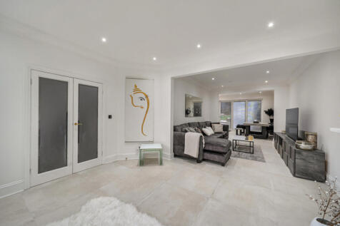 1371185-4-690a36c...