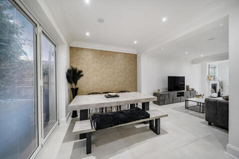 1371185-9-690a373...