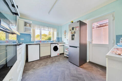 1352568-9-68c8a0f...