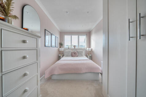 1369432-4-68ff9d8...