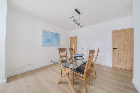 1365125-4-68e8d0b...