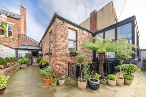 Courtyard Photo 2
