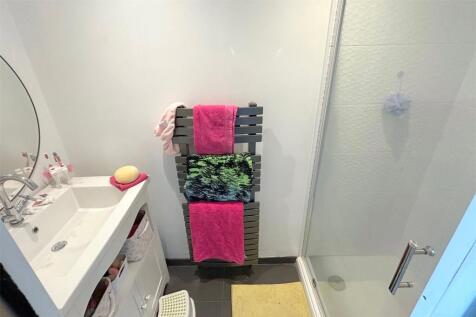 2nd Floor Shower Roo