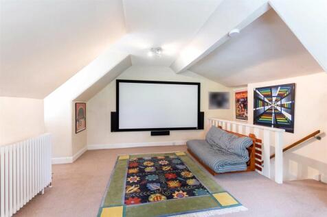 Bed 5/Cinema Room
