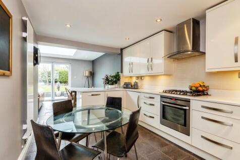 Kitchen/ Dining