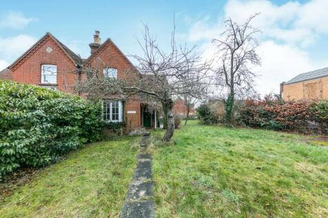 2 Bedroom Houses For Sale In Guildford Surrey Rightmove