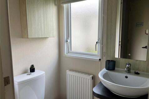 Shower/Cloakroom