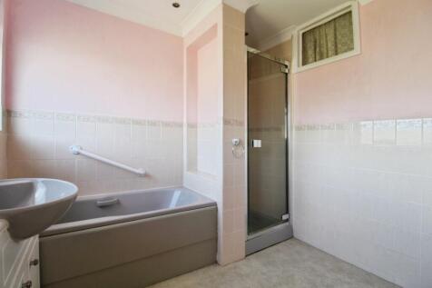 pbox-bathroom-302819.JPG