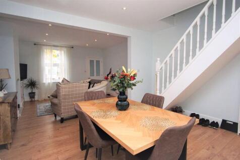 Lounge/Dining